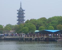 ?？谌f寧青云塔天氣